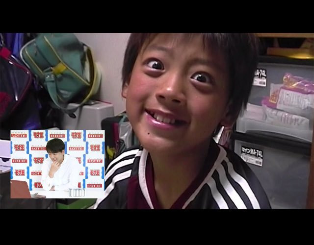 Dù đã làm mặt xấu, nhưng từ bé Takeuchi Ryoma đã có nhiều đường nét hứa hẹn sẽ trở thành mỹ nam trong tương lai.