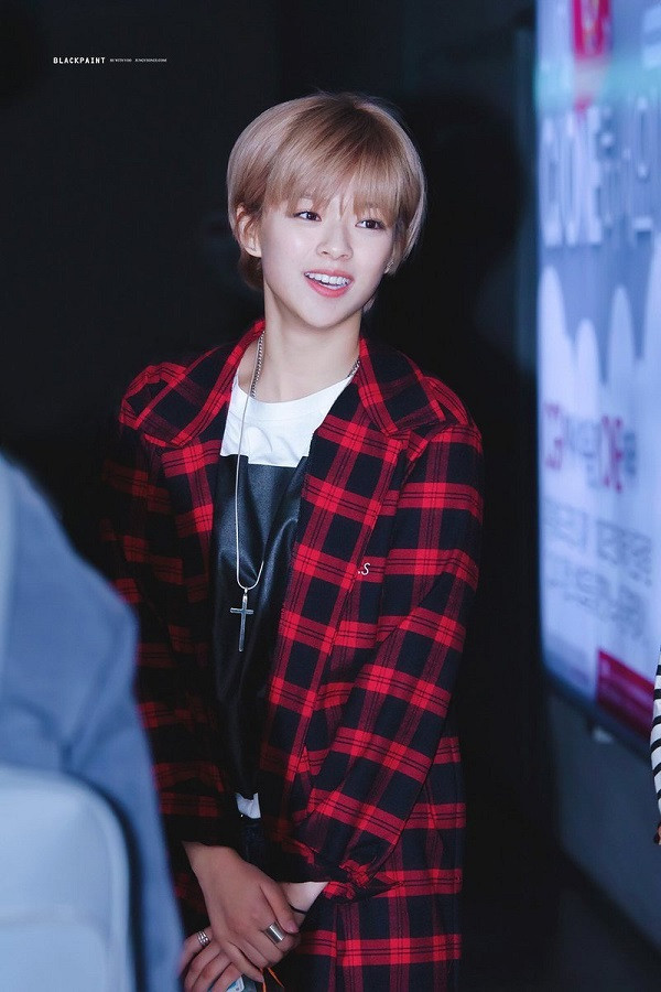 Suốt ba năm sau đó, Jeongyeon vẫn trung thành với mái tóc ngắn đầy năng động cá tính, chỉ thay đổi màu tóc nhuộm mà thôi. Các fan cũng đã mặc định Jeongyeon luôn là cô nàng tóc ngắn tinh nghịch lém lỉnh rồi.