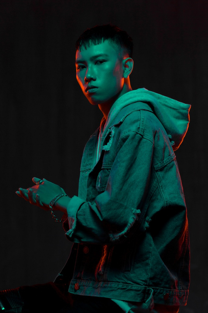 Với EDM, HoaProx đã truyền tải âm nhạc của mình ra khỏi biên giới Châu Á để đến phần còn lại của bản đồ âm nhạc EDM trên thế giới.