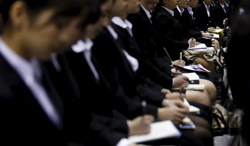 Shukatsu là mùa tuyển dụng lớn nhất tại Nhật Bản diễn ra vào tháng 3, 4 hàng năm. Ảnh: Reuters.