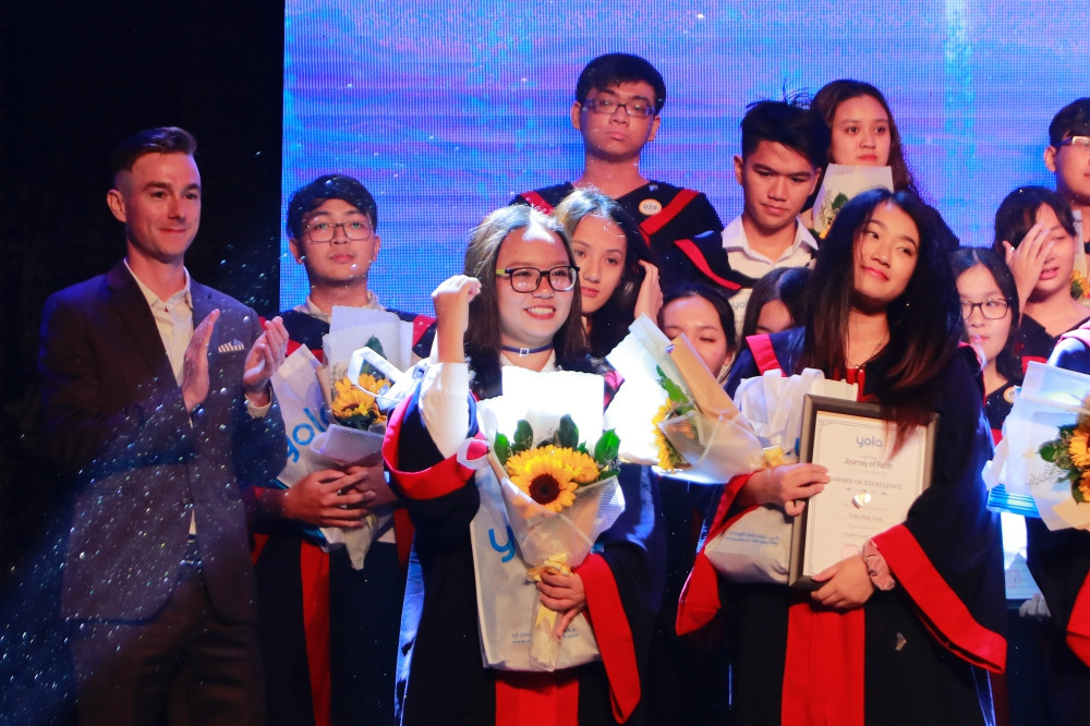 Cùng YOLA chắp cánh ước mơ du học bay xa.