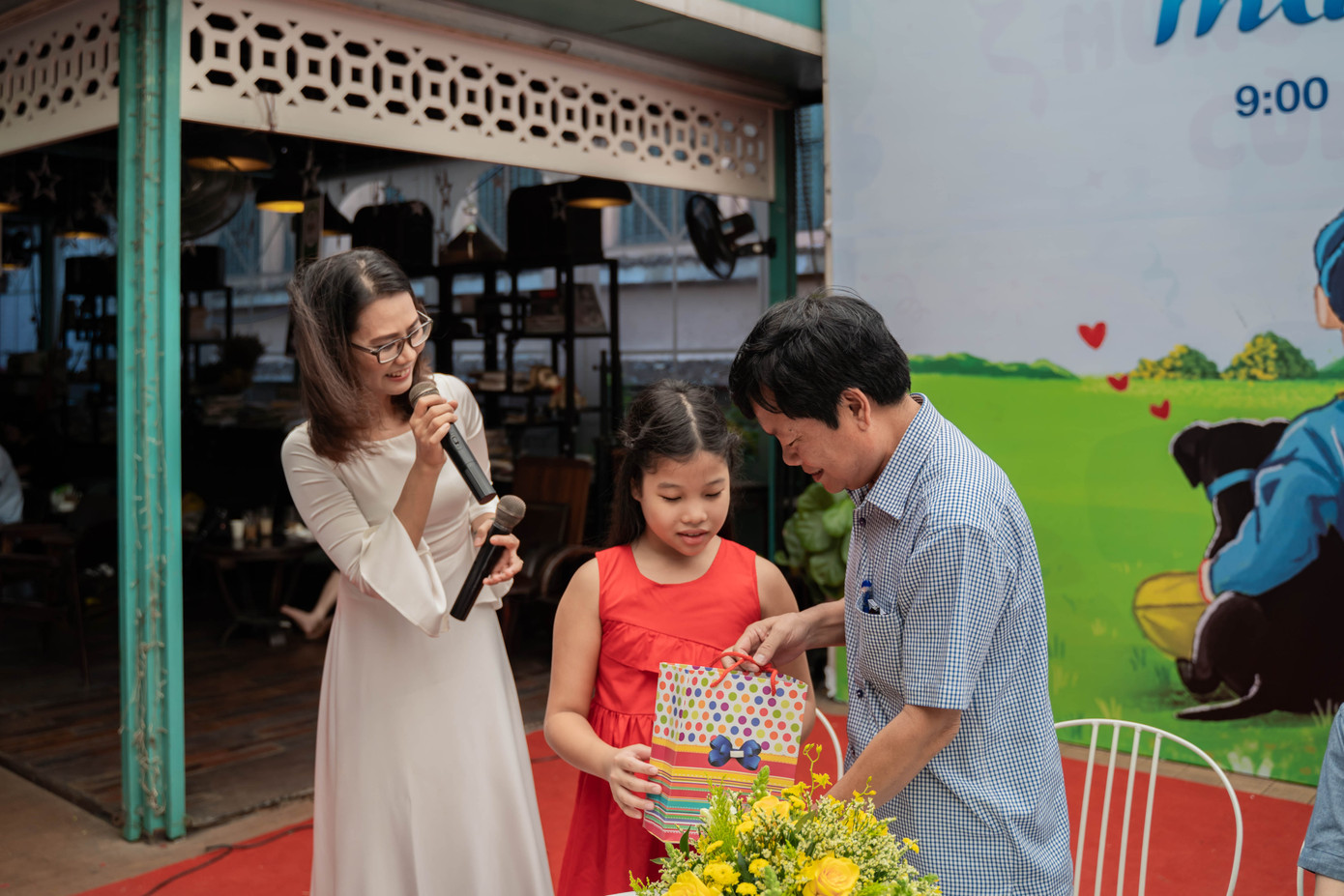 Chiếc Vòng Cổ Màu Xanh phù hợp với mọi đối tượng người đọc. Các tầng nghĩa tuỳ thuộc vào cảm nhận của đối tượng độc giả cũng chính là sự hấp dẫn của cuốn sách này.