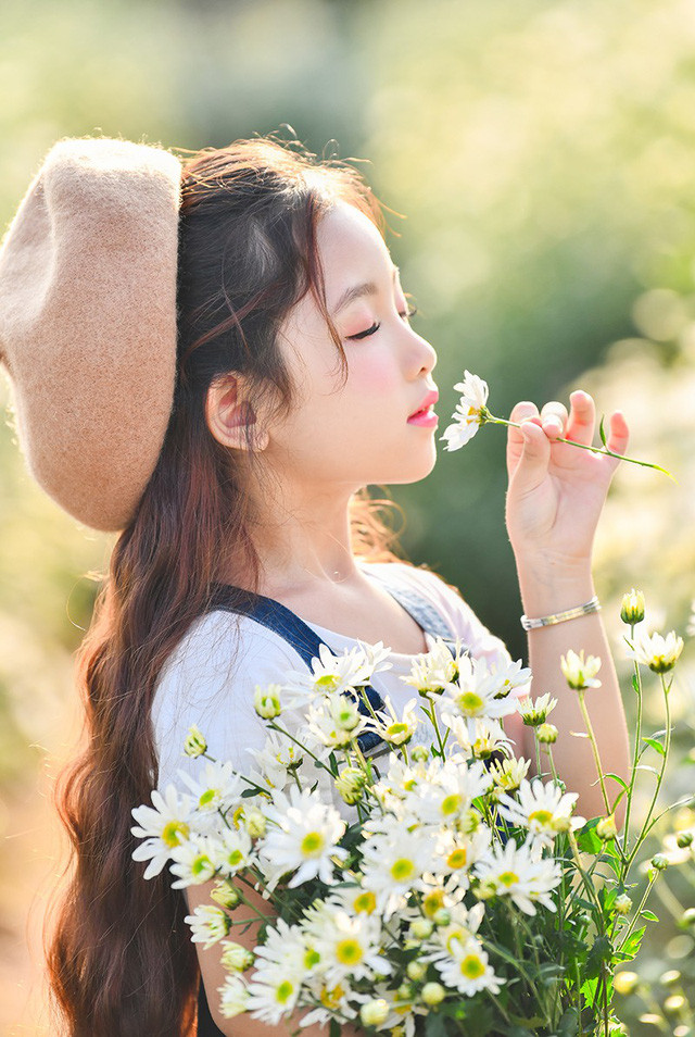 Hà Linh là một người mẫu nhí, &quot;nàng thơ&quot; nhỏ tuổi của nhiếp ảnh Lê Xuân Bách.