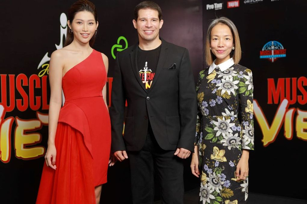 Người mẫu Chế Nguyễn Quỳnh Châu hào hứng tham dự sự kiện.