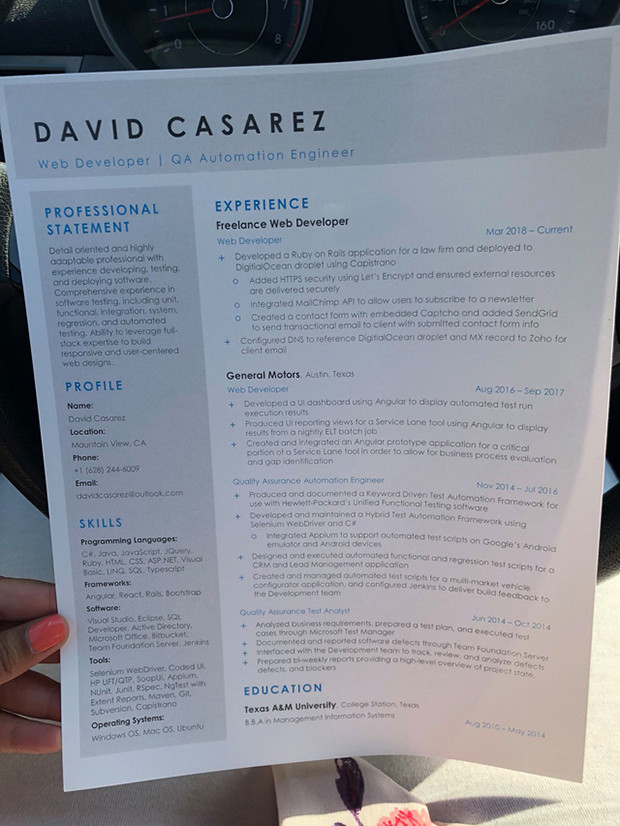 Tờ sơ yếu lý lịch đầy thành tích của anh David Casarez. Ảnh: Novus Vero Tờ sơ yếu lý lịch đầy thành tích của anh David Casarez. Ảnh: Novus Vero