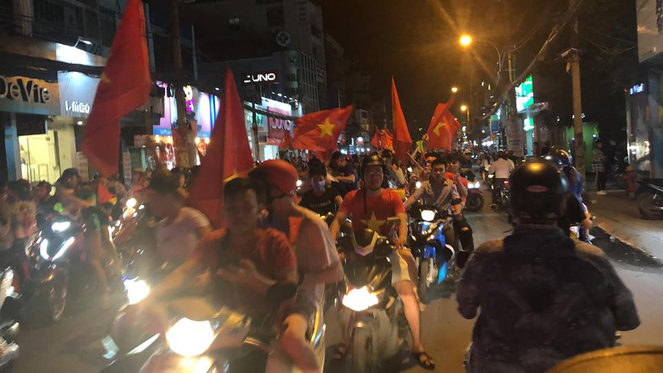 Đường Nam Kỳ Khởi Nghĩa cũng náo nhiệt không kém. Đường Nam Kỳ Khởi Nghĩa cũng náo nhiệt không kém.