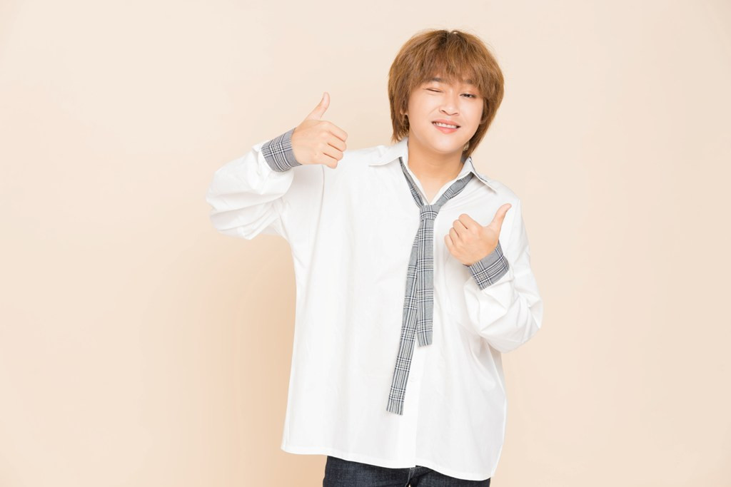 Thiên Khôi vốn được biết đến là giọng ca nhí có gu thời trang chững chạc, sành điệu.