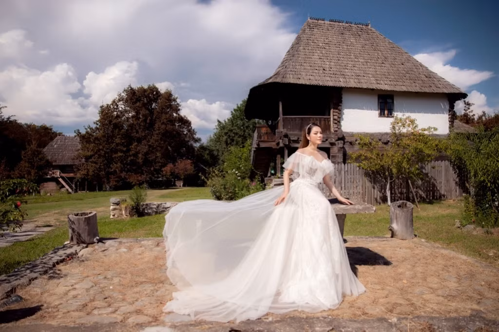 Lý Nhã Kỳ cho biết cô thích chọn những thiết kế theo phong cách tinh tế, nhẹ nhàng, sử dụng chất liệu ren Pháp.