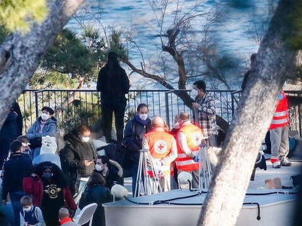 Những người này được cách ly với bên ngoài trong vòng 14 ngày.