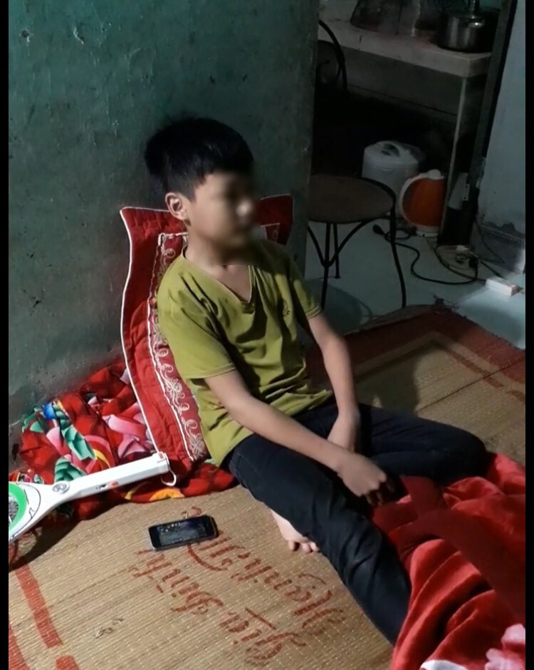 Những em học sinh xuất hiện trong đoạn clip tố cáo cô giáo đang lan truyền trên MXH. Ảnh: Chụp màn hình.