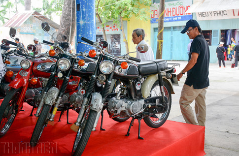 Hiện nay, ngoài những người chơi xe cổ (nguyên bản) còn xuất hiện trào lưu phục chế, “độ” xe Honda 67 tại Việt Nam.
