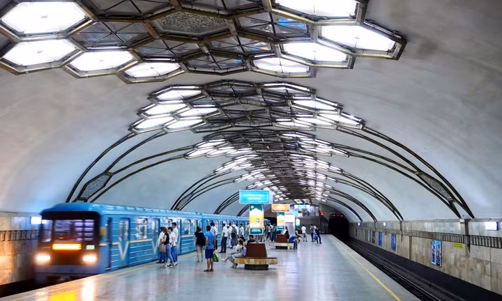 Uzbekistan sở hữu một trong những hệ thống nhà ga tàu điện ngầm đẹp nhất thế giới.