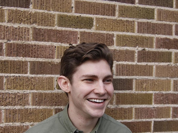 Braden Sharp – chàng trai tự mua bảng quảng cáo để tìm người yêu.