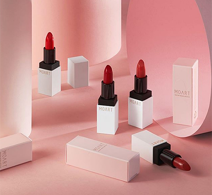 Vì là phiên bản giới hạn, BST chỉ gồm 4 màu son, tất cả đều có tông đỏ hồng giúp các cô gái có diện mạo sang chảnh và quyền lực như Yoon Se Ri.