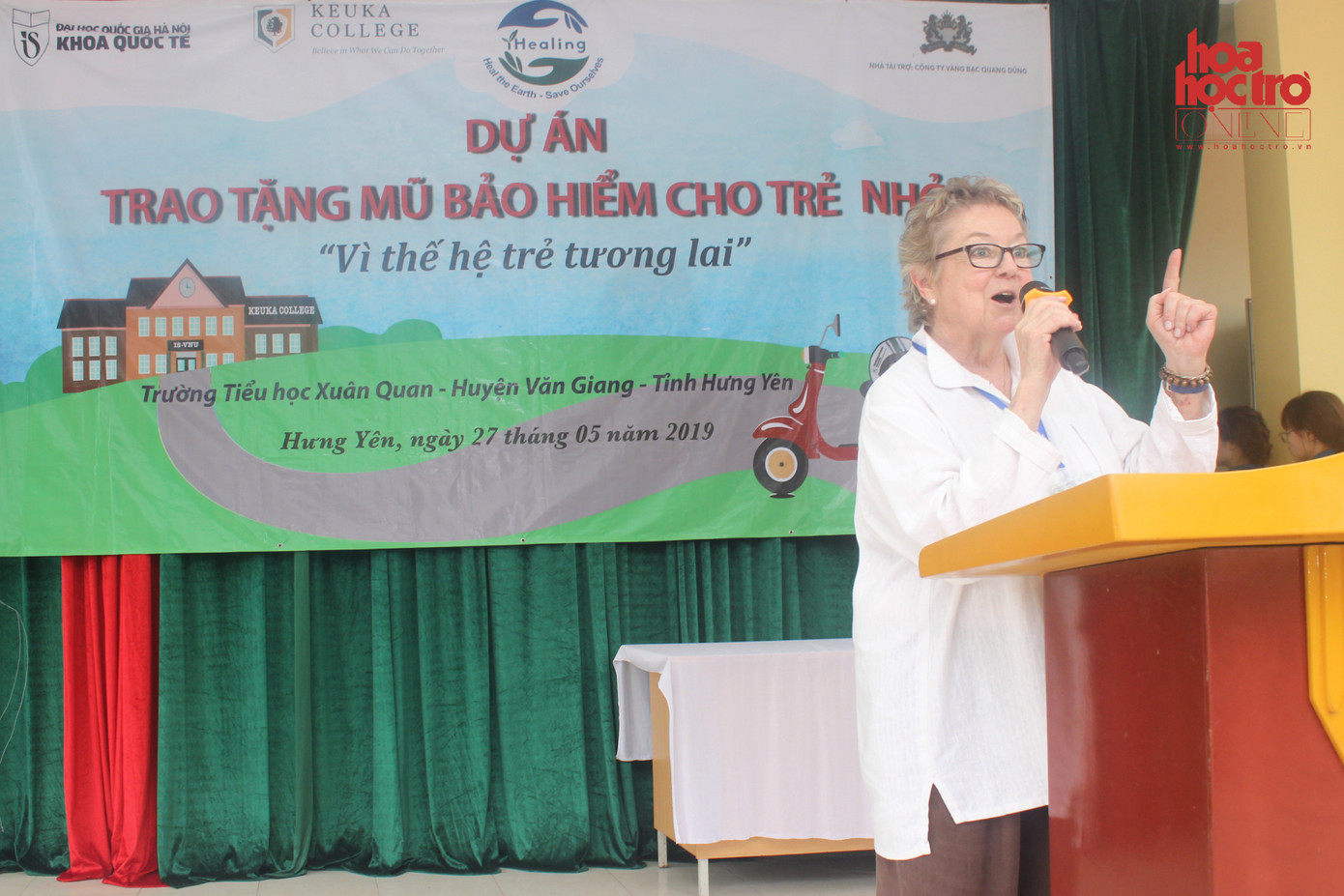 GS. Lynn Lannon phát biểu tại chương trình. GS. Lynn Lannon phát biểu tại chương trình.