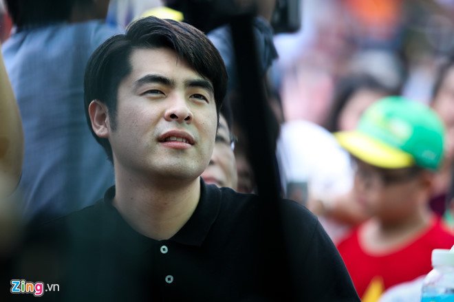 Lee Dong-jun cho rằng thầy Park xứng đáng được hưởng nhiều quyền lợi sau quãng thời gian thành công cùng bóng đá Việt Nam. Ảnh: Minh Chiến.