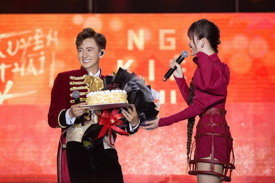 Ngô Kiến Huy vỡ oà cảm xúc, thăng hoa âm nhạc trong vòng tay hơn 10.000 khán giả ảnh 2