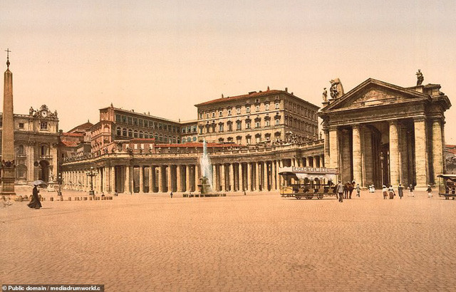 Quảng trường St. Peter ở thành Vatican.