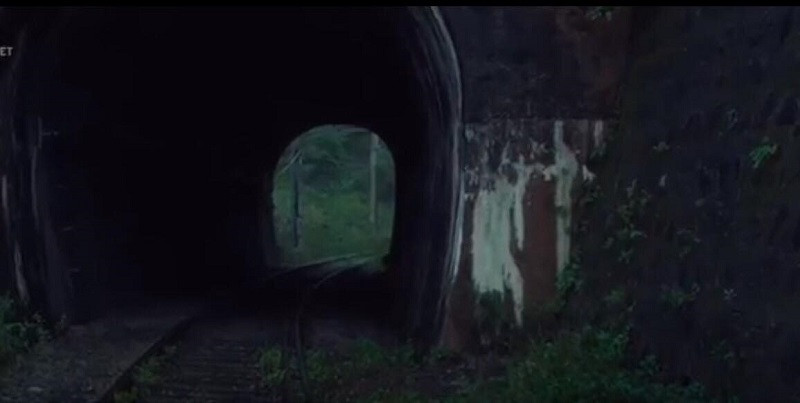 Còn đây là khung cảnh đường hầm trong phim Be with you.