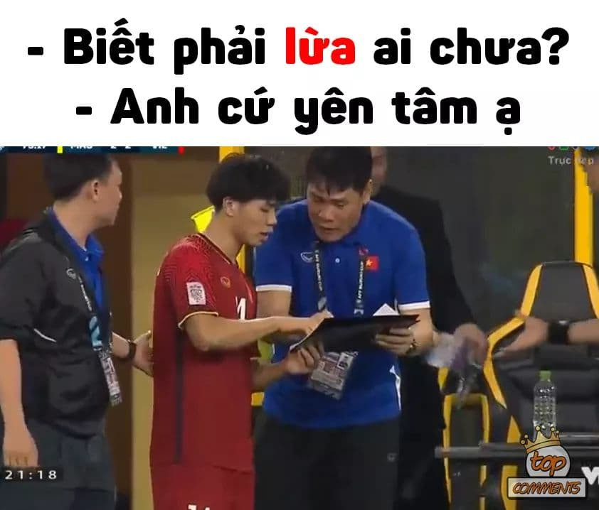 Khoảnh khắc trước khi Công Phượng được thay vào sân thi đấu dưới góc nhìn của 1 troller (Ảnh: Top comments). Khoảnh khắc trước khi Công Phượng được thay vào sân thi đấu dưới góc nhìn của 1 troller (Ảnh: Top comments).