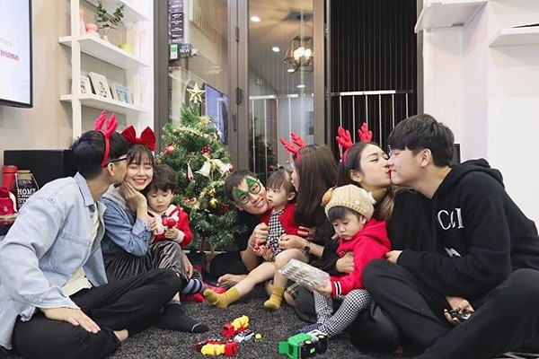 Giáng sinh năm nay ba gia đình hot nhất mạng xã hội tụ họp tại nhà Kiên Hoàng và Heo Mi Nhon để ăn mừng.