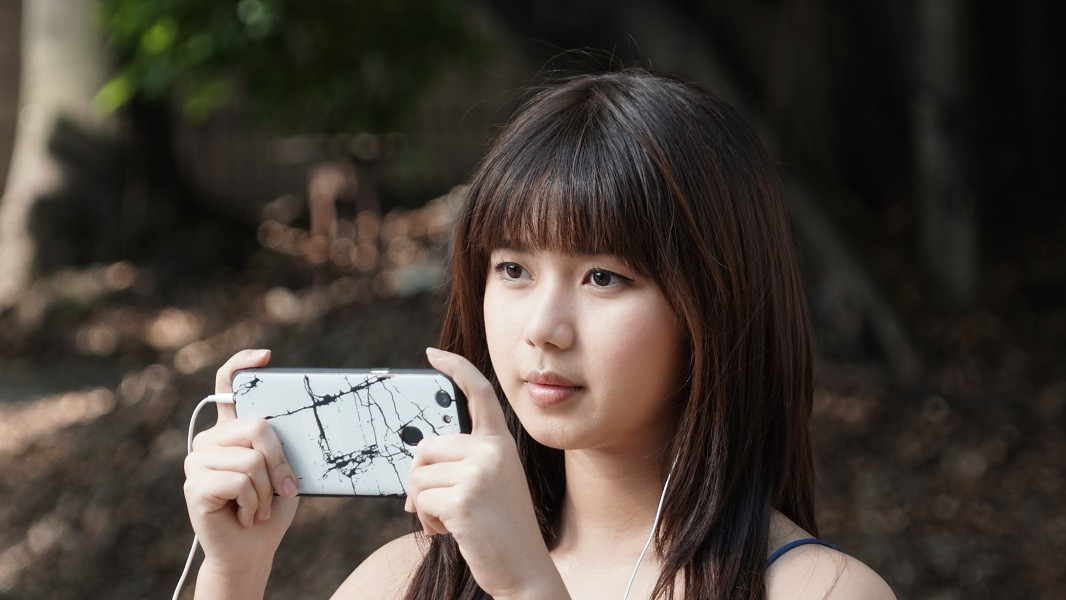 Ploy Sornarin vai Tang, là một trong những gương mặt quen thuộc với khán giả Việt Nam khi cô từng góp mặt trong bom tấn kinh dị đình đám Siam Square hồi năm ngoái.