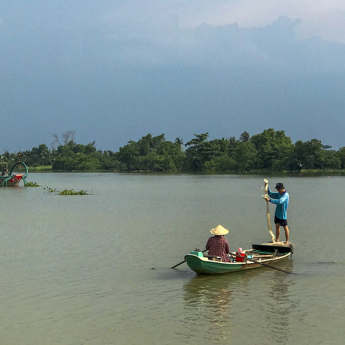 Chọn những bức ảnh có đường chân trời gần giữa hoặc vẫn theo quy tắc chụp ảnh ⅓ thông thường.