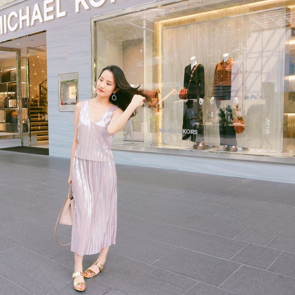 Primmy Trương dường như phủ kín tủ đồ bằng những item của thương hiệu Gucci giá từ hàng chục đến trăm triệu, niềm ao ước của bao cô gái.