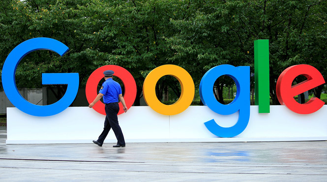 Logo Google bên ngoài một hội nghị ở Trung Quốc. Ảnh: REUTERS.