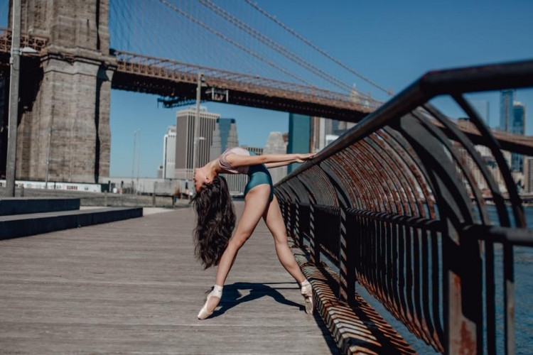 Gặp cô gái trong bộ ảnh múa ballet đẹp say lòng trên đường phố Mỹ gây sốt mạng ảnh 12