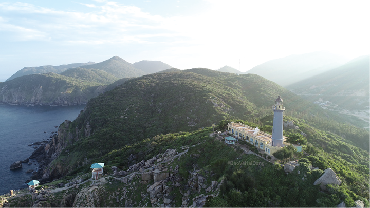 Càng lên cao cảnh vật lại càng hùng vĩ sẽ khiến bạn phải “mắt chữ A miệng chữ O” vì quá đẹp.
