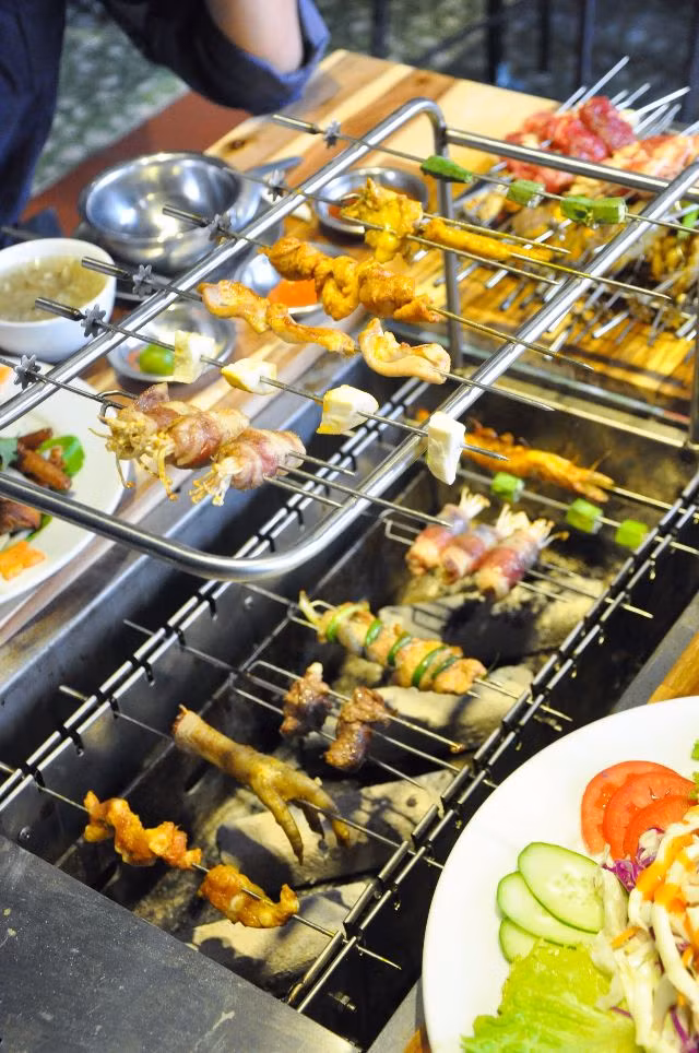 Mùa lạnh là cứ phải đánh chén mấy món "xèo xèo" ngay tại bàn này ảnh 3