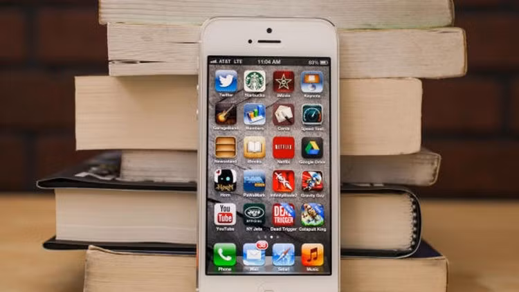iPhone 5 có kích thước màn hình tăng lên 4 inch trong một thân nhỏ nhẹ và mỏng hơn.