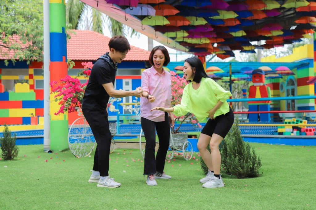 Ở trò chơi thứ hai, đội Sĩ Thanh - Thu Trang - Anh Tú là những người giành được chiến thắng khi thu thập được cả 4 mảnh ghép Trận - Chiến - Sinh - Tử mà ban tổ chức yêu cầu.