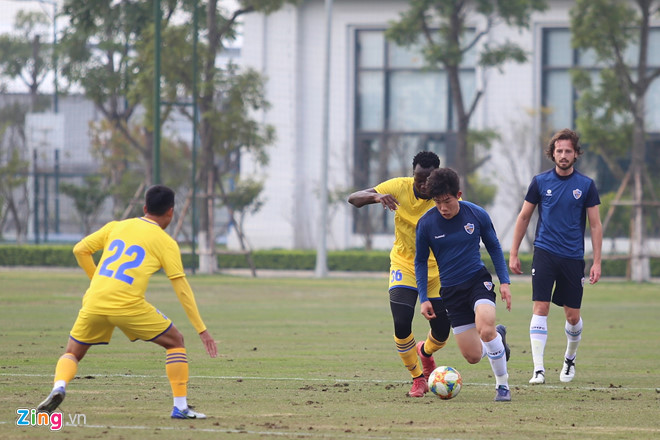 Ulsan Huyndai đã chơi một số trận giao hữu với các CLB ở Việt Nam.