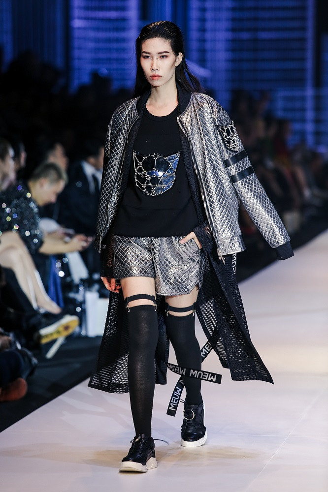 VIFW: Noo Phước Thịnh “lấn sân” sang thời trang - catwalk không thua kém người mẫu chuyên nghiệp ảnh 5