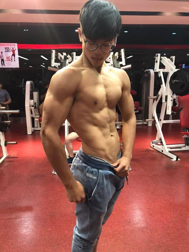 Hiện tại Vinh có thân hình săn chắc, 6 múi.