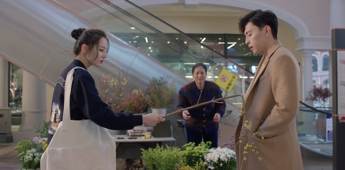 Tưởng là kiếm, hóa ra chỉ đâm Bách Hải bằng... một nhành hoa.