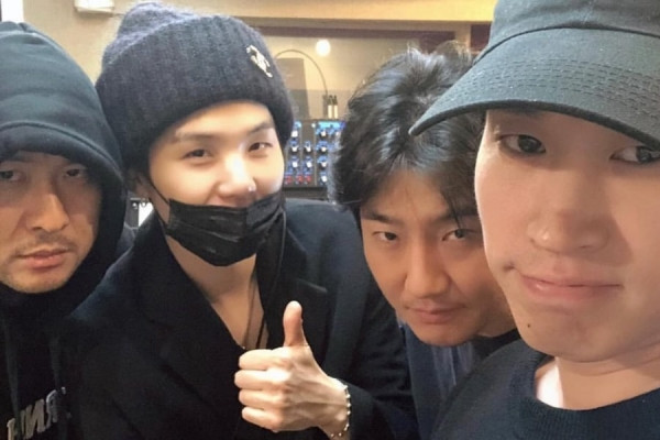 Từ người hâm mộ thành đồng nghiệp, gọi đây là các fan thành công nhất được chưa? ảnh 4 Từ người hâm mộ thành đồng nghiệp, gọi đây là các fan thành công nhất được chưa? ảnh 4