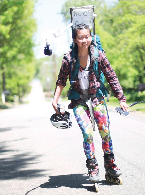 Sở thích của cô nàng là trượt patin.