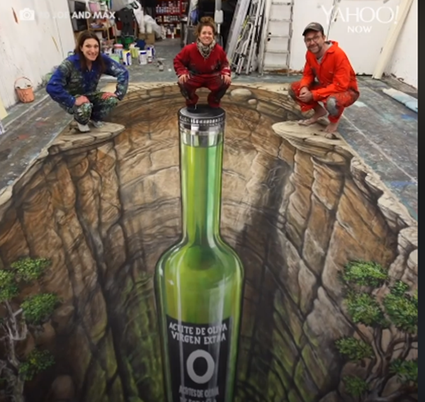 Cùng chụp ảnh kỷ niệm với chính những thành quả mà chính mình vừa tạo ra.