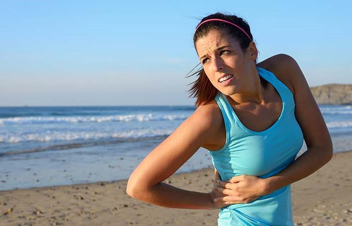 Có thể dẫn đến sỏi thận: Đu đủ chứa đầy vitamin C, và nghiên cứu cho thấy lượng vitamin C dư thừa (hơn 2.000 mg mỗi ngày đối với người lớn và hơn 1.200 mg mỗi ngày đối với trẻ em) có thể dẫn đến sỏi thận. Vitamin C, một khi được chuyển hóa trong cơ thể, tạo ra oxalat có thể biến thành sỏi.