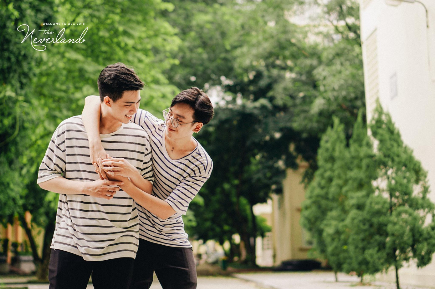 Đi học mà cũng phải diện áo đôi cơ mà!