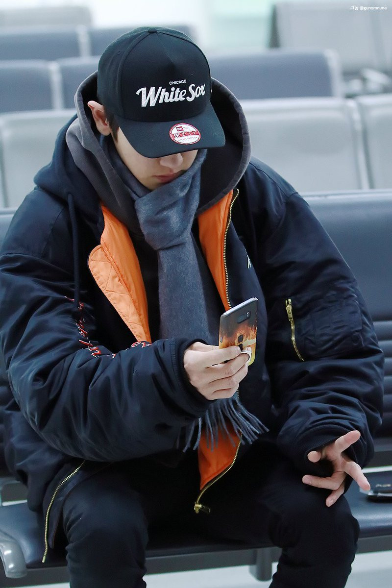 Fan rất lo lắng cho các idol dùng điện thoại Samsung