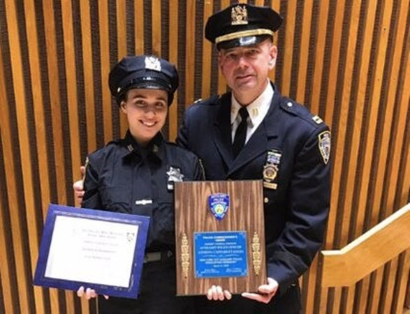 Ngoài giờ học, Athena còn tình nguyện làm một phụ tá cảnh sát.