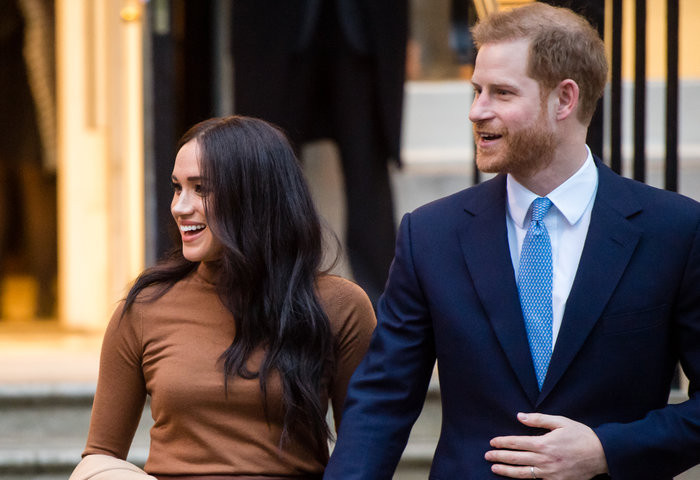 Hoàng tử Harry và công nương Meghan Markle khiến dư luận không khỏi bàng hoàng khi chính thức tuyên bố rút lui khỏi hoàng gia Anh. (Ảnh: Samir Hussein/WireImage)