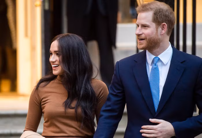 Hoàng tử Harry và công nương Meghan Markle khiến dư luận không khỏi bàng hoàng khi chính thức tuyên bố rút lui khỏi hoàng gia Anh. (Ảnh: Samir Hussein/WireImage)