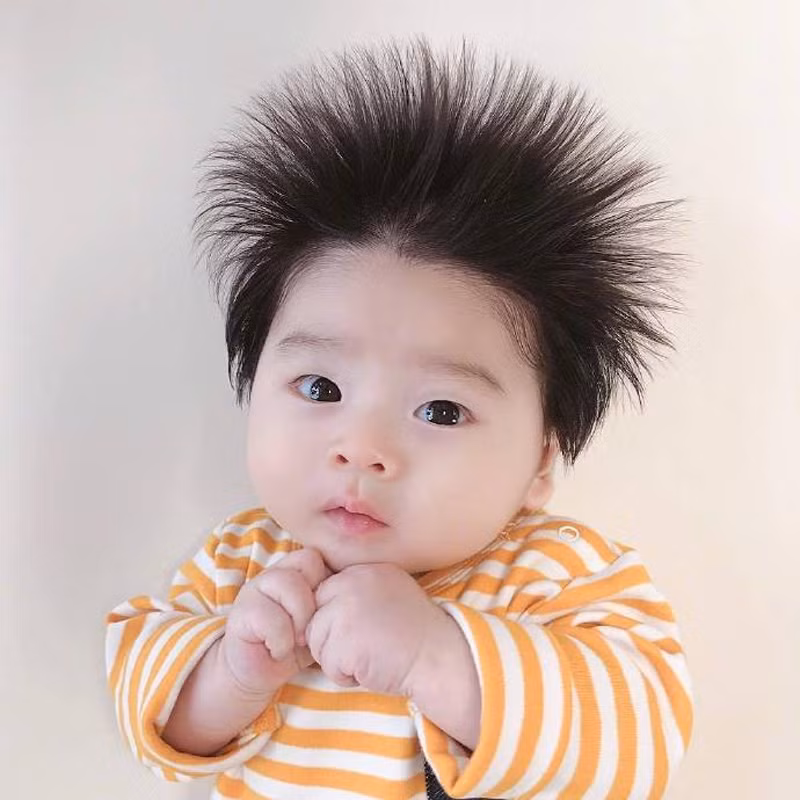 Cậu bé Hàn Quốc với mái tóc chôm chôm cực đáng yêu.
