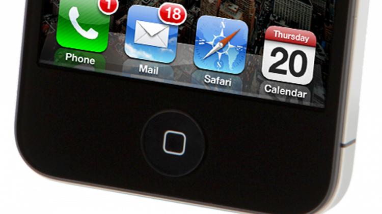 Với giọng nói tự nhiên, tích hợp trực tiếp vào nút Home cùng giao diện người dùng thân thiện, Siri trong iPhone 4s tạo ra một tiêu chuẩn cho thị trường.