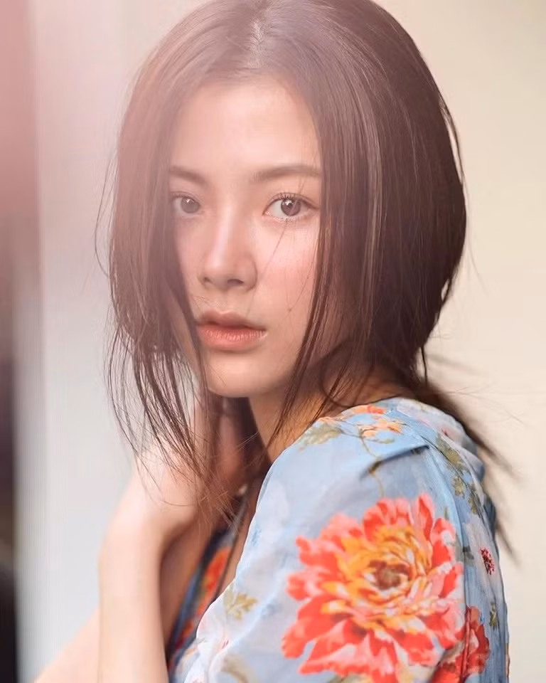 Việc thay đổi cách trang điểm thường xuyên, không ngại bất cứ màu son nào giúp 